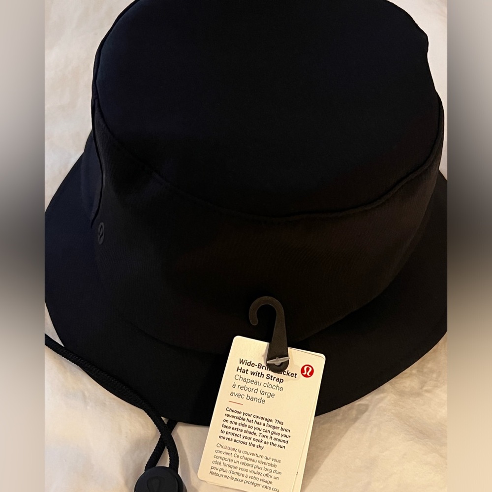 Lululemon - Bride brim bucket hat with strap